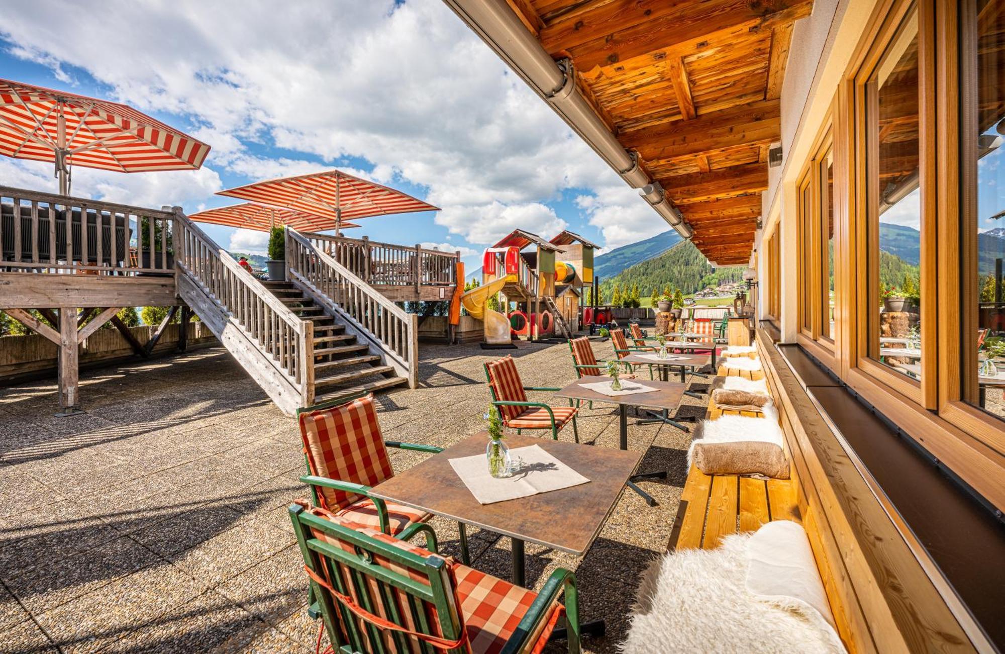 Alpen Wohlfuehlhotel Doerflwirt Hainzenberg Exterior photo