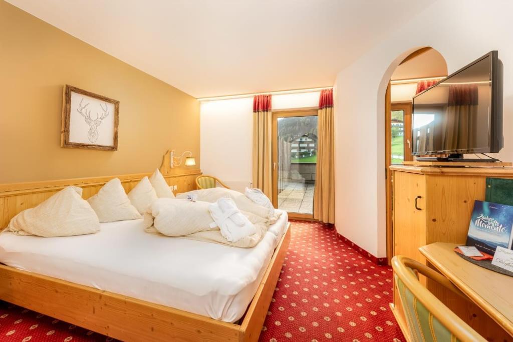 Alpen Wohlfuehlhotel Doerflwirt Hainzenberg Exterior photo