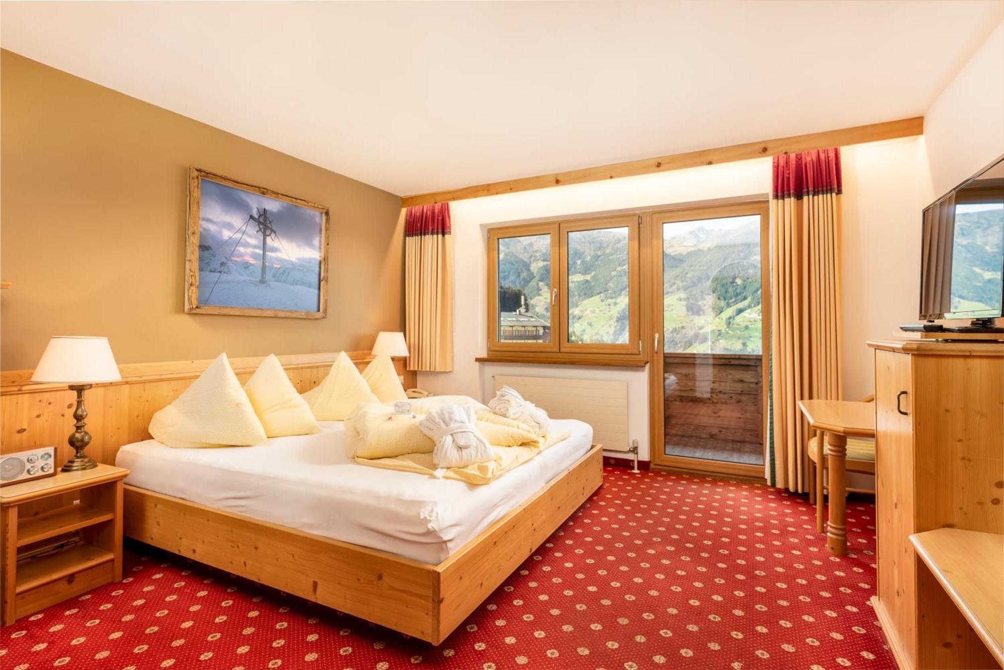 Alpen Wohlfuehlhotel Doerflwirt Hainzenberg Exterior photo