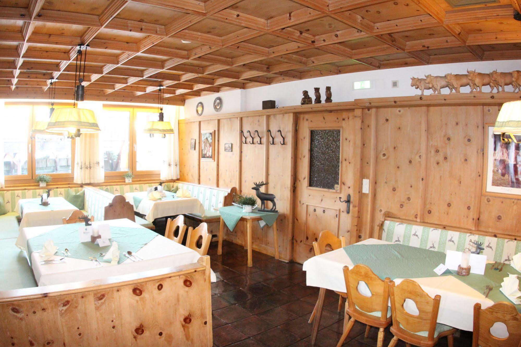 Alpen Wohlfuehlhotel Doerflwirt Hainzenberg Exterior photo